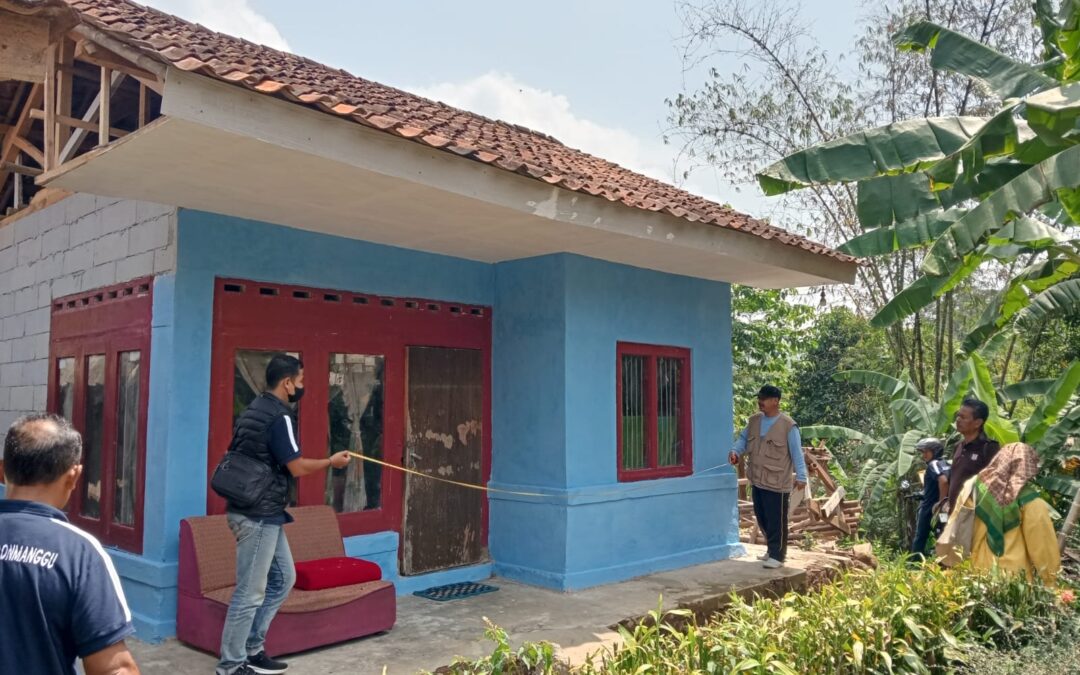 TIM KECAMATAN GUNUNGGURUH LAKUKAN MONEV PEMBANGUNAN DANA DESA TAHUN ANGGARAN 2024 DI DESA KEBONMANGGU