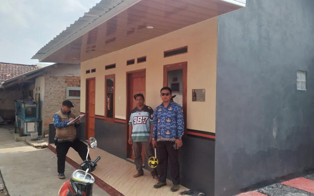Monitoring dan Evaluasi ( MONEV ) Tim Kecamatan Gunungguruh terkait Pembangunan Desa Kebonmanggu dari Dana Desa Tahap 1 Tahun 2025